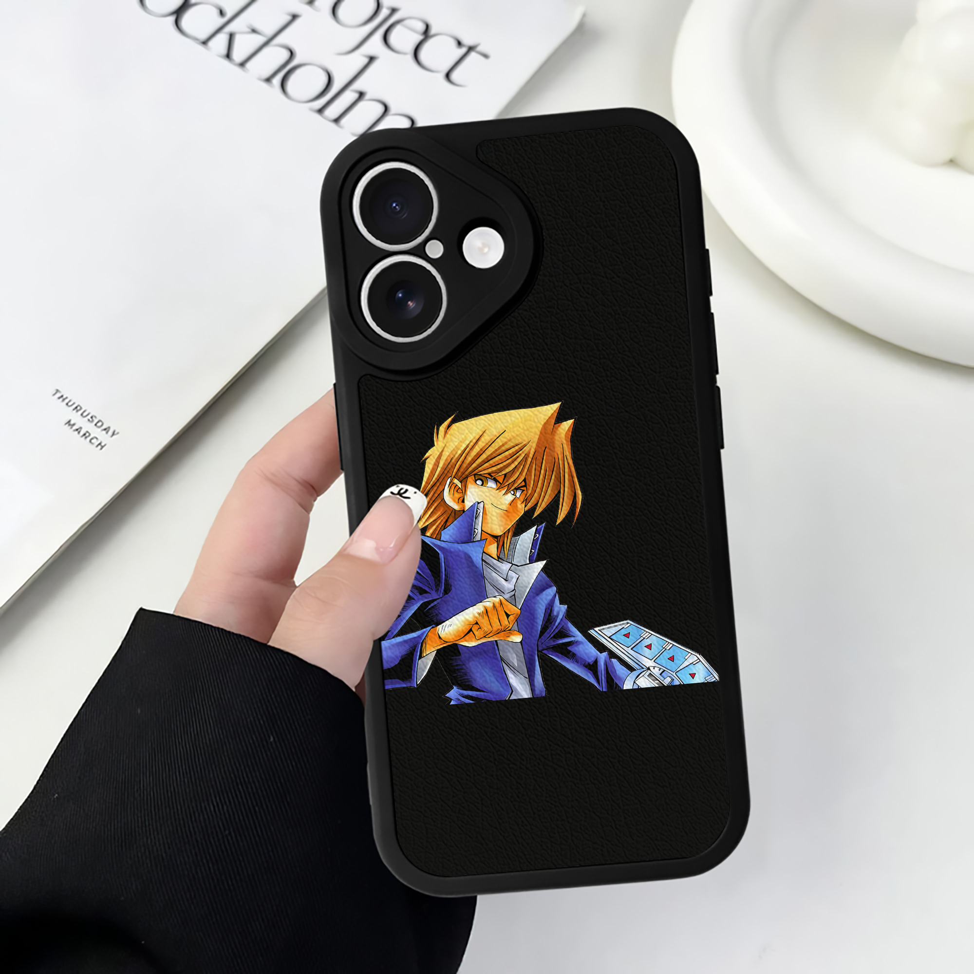 遊☆戯☆王 Yu-Gi-Oh! 【iPhone 16シリーズ対応】シリコンスマホケース（レザー調） 材質：シリコン